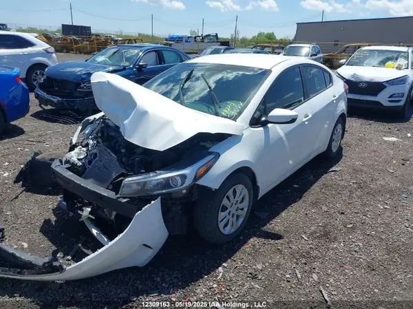 3KPFL4A79JE274634 2018 KIA FORTE - Image 2