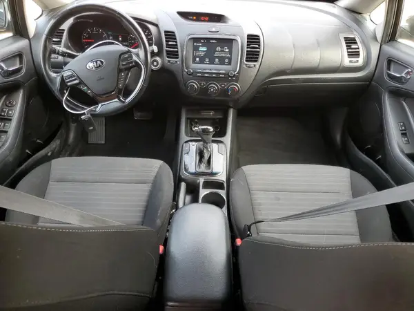 3KPFL4A79JE274777 2018 KIA FORTE - Image 8