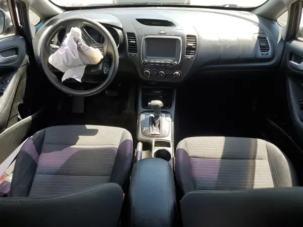 3KPFL4A79JE275511 2018 KIA FORTE - Image 8