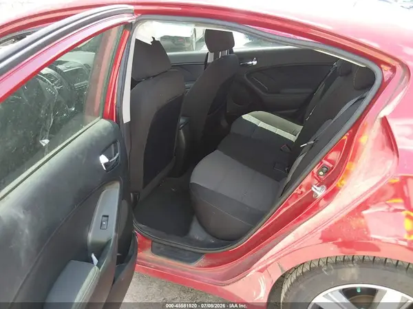 3KPFL4A79JE279445 2018 KIA FORTE - Image 8