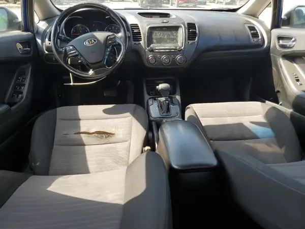 3KPFL4A79JE281843 2018 KIA FORTE - Image 8