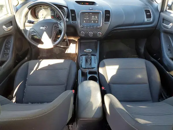 3KPFL4A79JE283706 2018 KIA FORTE - Image 8