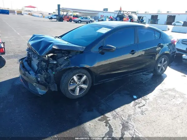 3KPFL4A79JE283821 2018 KIA FORTE - Image 2