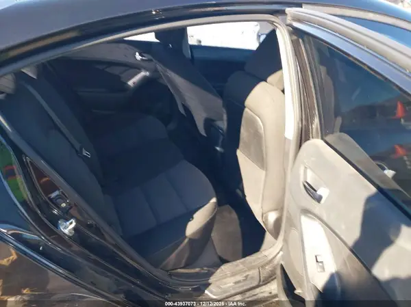 3KPFL4A79JE283821 2018 KIA FORTE - Image 8