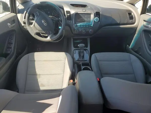 3KPFL4A79JE283902 2018 KIA FORTE - Image 8