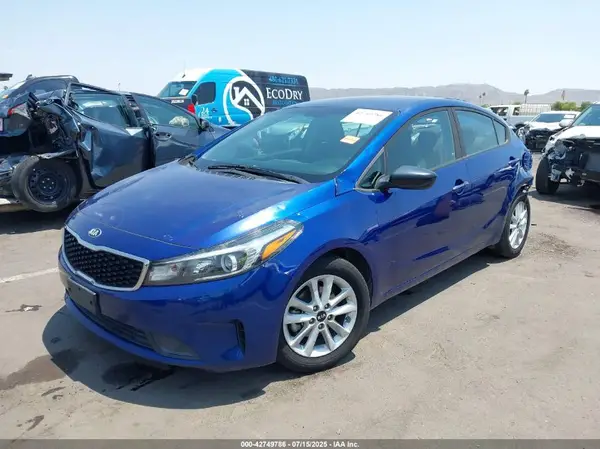 3KPFL4A7XHE000465 2017 KIA FORTE - Image 2
