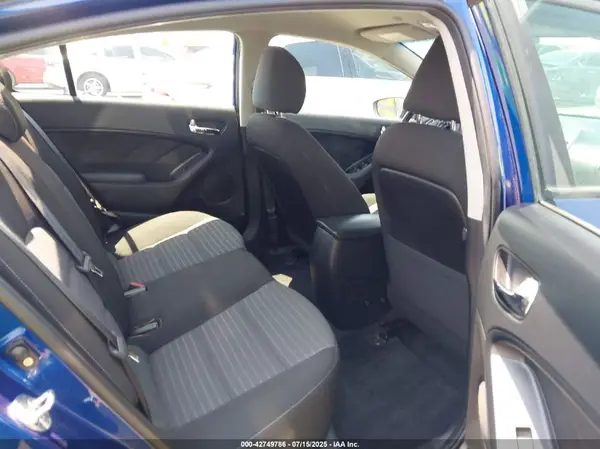 3KPFL4A7XHE000465 2017 KIA FORTE - Image 8