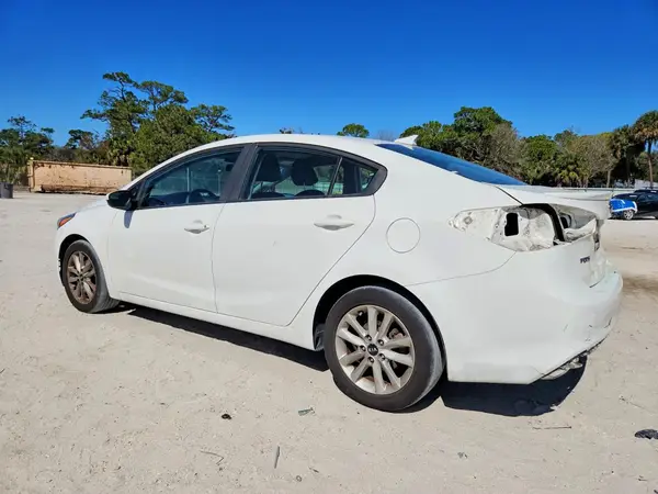 3KPFL4A7XHE006377 2017 KIA FORTE - Image 2