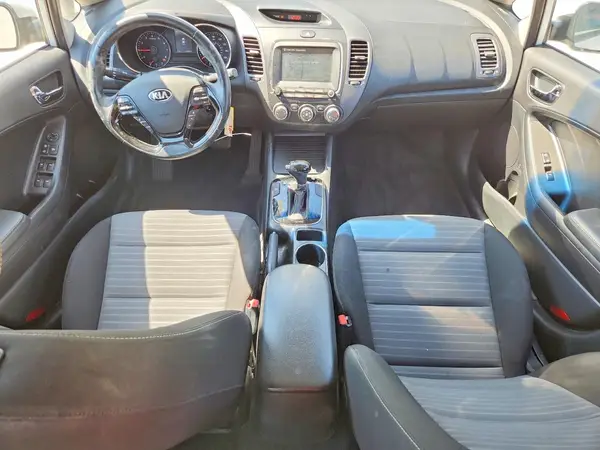 3KPFL4A7XHE006377 2017 KIA FORTE - Image 8