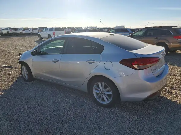 3KPFL4A7XHE009439 2017 KIA FORTE - Image 2