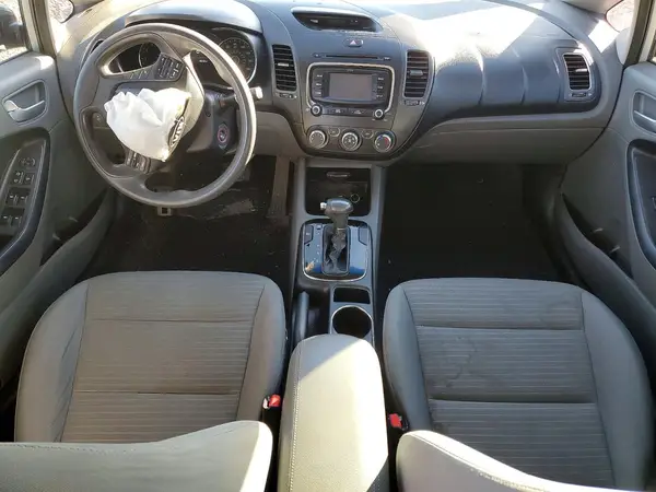 3KPFL4A7XHE009439 2017 KIA FORTE - Image 8