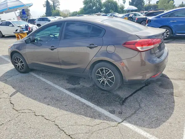 3KPFL4A7XHE011420 2017 KIA FORTE - Image 2