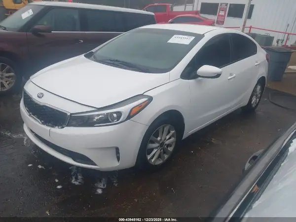 3KPFL4A7XHE011773 2017 KIA FORTE - Image 2