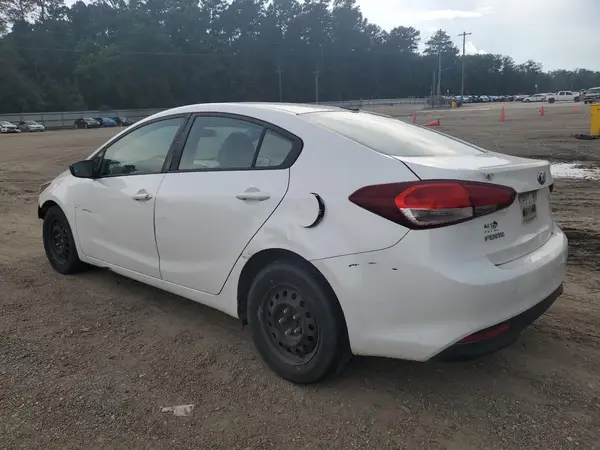 3KPFL4A7XHE012180 2017 KIA FORTE - Image 2