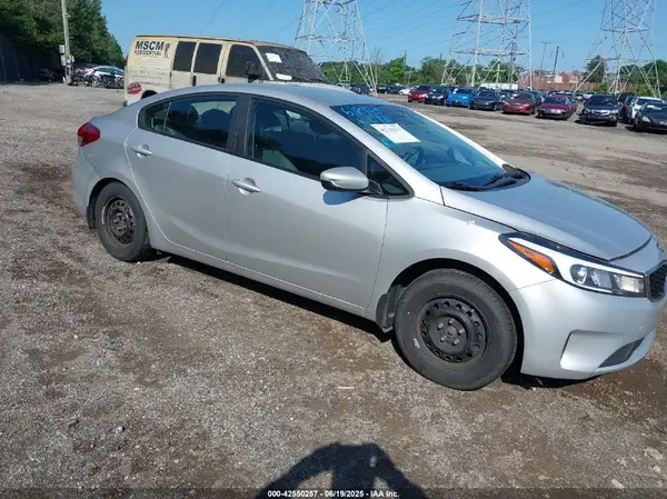 3KPFL4A7XHE012602 2017 KIA FORTE - Image 1