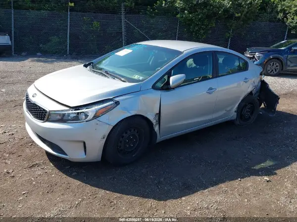 3KPFL4A7XHE012602 2017 KIA FORTE - Image 2