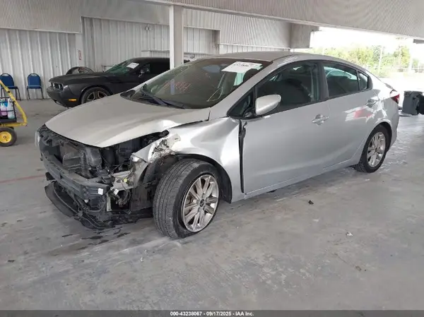 3KPFL4A7XHE014236 2017 KIA FORTE - Image 2