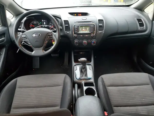 3KPFL4A7XHE015189 2017 KIA FORTE - Image 8