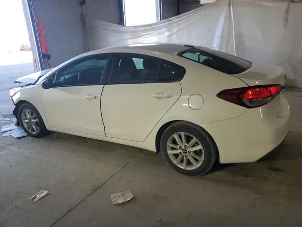 3KPFL4A7XHE015502 2017 KIA FORTE - Image 2