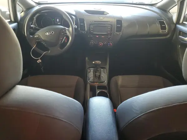 3KPFL4A7XHE015502 2017 KIA FORTE - Image 8