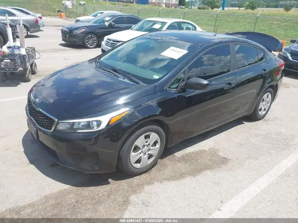 3KPFL4A7XHE017072 2017 KIA FORTE - Image 2