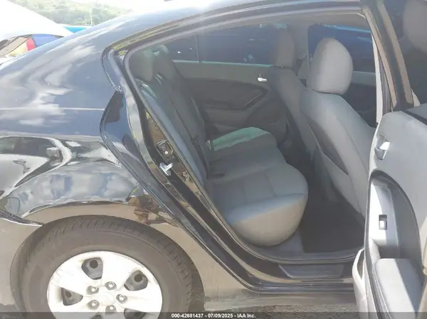 3KPFL4A7XHE017072 2017 KIA FORTE - Image 8