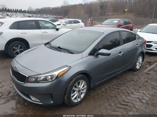 3KPFL4A7XHE020487 2017 KIA FORTE - Image 2