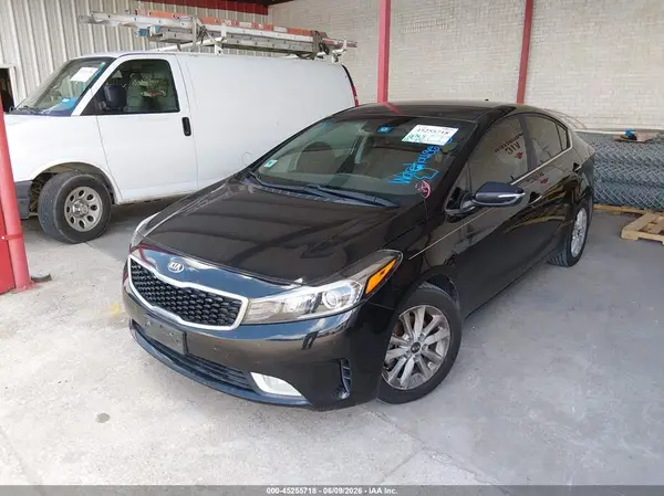 3KPFL4A7XHE022949 2017 KIA FORTE - Image 2