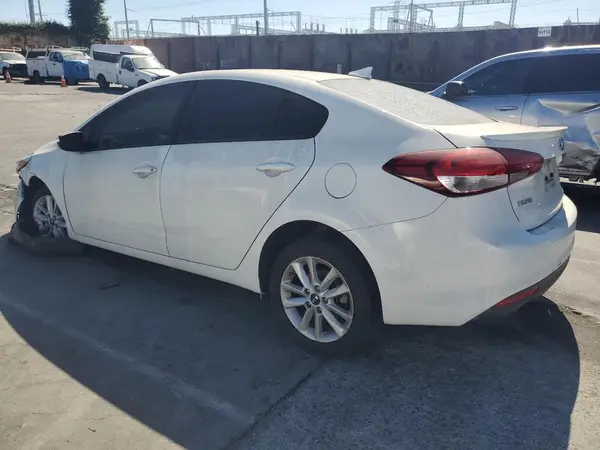 3KPFL4A7XHE027083 2017 KIA FORTE - Image 2