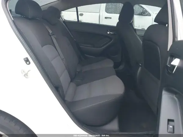 3KPFL4A7XHE034728 2017 KIA FORTE - Image 8