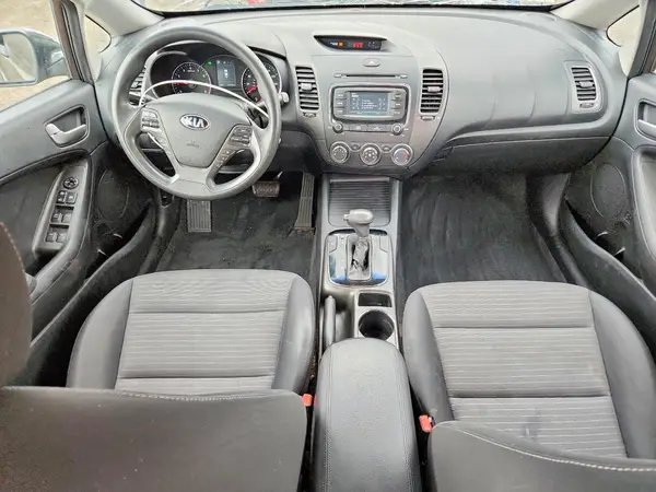 3KPFL4A7XHE043879 2017 KIA FORTE - Image 8