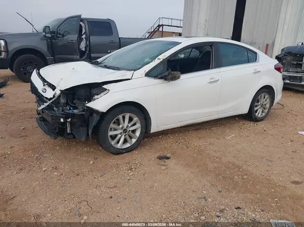 3KPFL4A7XHE047690 2017 KIA FORTE - Image 2