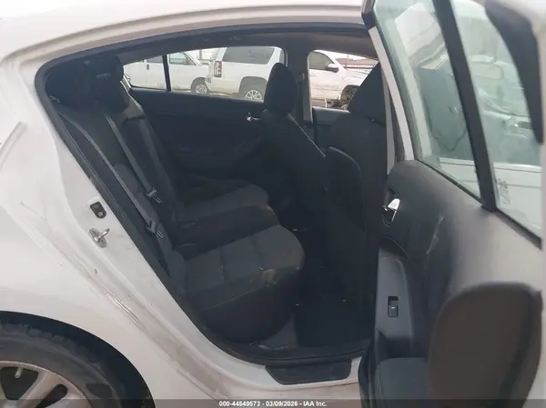 3KPFL4A7XHE047690 2017 KIA FORTE - Image 8