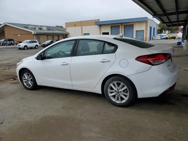 3KPFL4A7XHE048158 2017 KIA FORTE - Image 2
