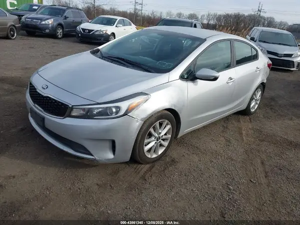 3KPFL4A7XHE048810 2017 KIA FORTE - Image 2