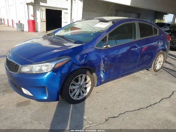 3KPFL4A7XHE050637 2017 KIA FORTE - Image 2