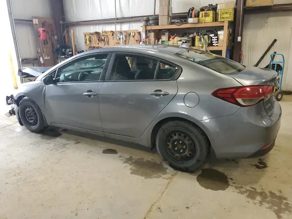 3KPFL4A7XHE055563 2017 KIA FORTE - Image 2