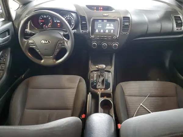 3KPFL4A7XHE055563 2017 KIA FORTE - Image 8