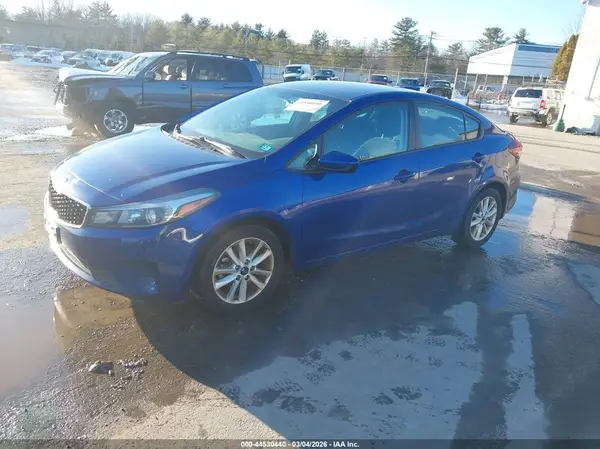 3KPFL4A7XHE055837 2017 KIA FORTE - Image 2