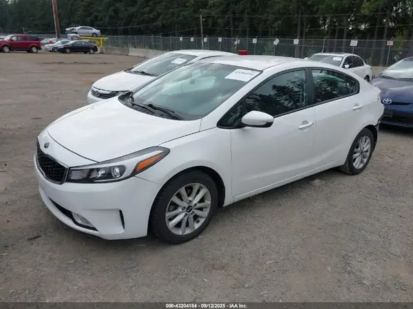 3KPFL4A7XHE056082 2017 KIA FORTE - Image 2