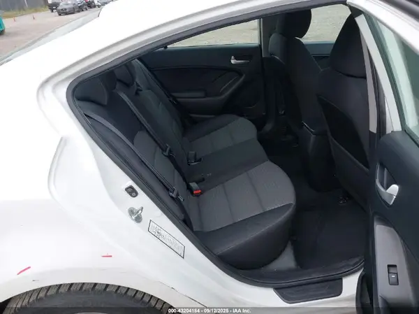 3KPFL4A7XHE056082 2017 KIA FORTE - Image 8