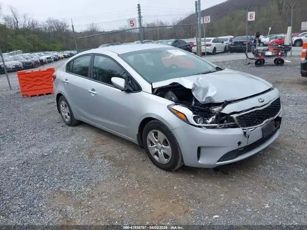 3KPFL4A7XHE056776 2017 KIA FORTE - Image 1