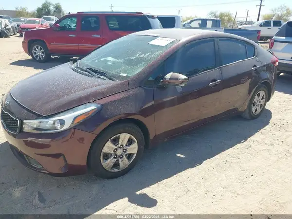 3KPFL4A7XHE059242 2017 KIA FORTE - Image 2