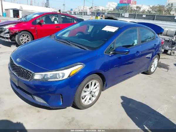 3KPFL4A7XHE066093 2017 KIA FORTE - Image 2