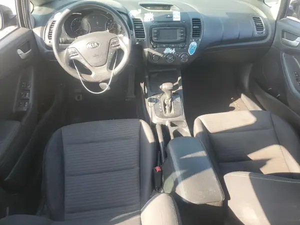 3KPFL4A7XHE067647 2017 KIA FORTE - Image 8