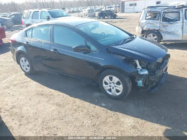 3KPFL4A7XHE070886 2017 KIA FORTE - Image 1