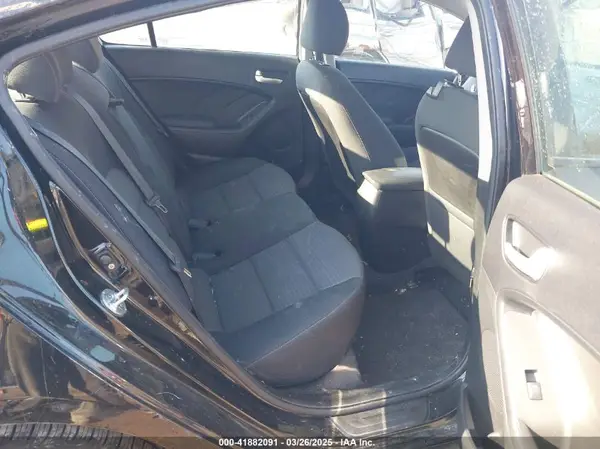 3KPFL4A7XHE070886 2017 KIA FORTE - Image 8