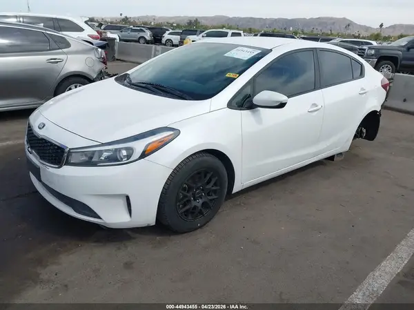 3KPFL4A7XHE073772 2017 KIA FORTE - Image 2