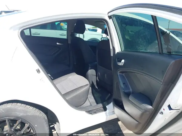 3KPFL4A7XHE073772 2017 KIA FORTE - Image 8
