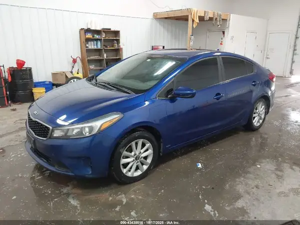 3KPFL4A7XHE076283 2017 KIA FORTE - Image 2